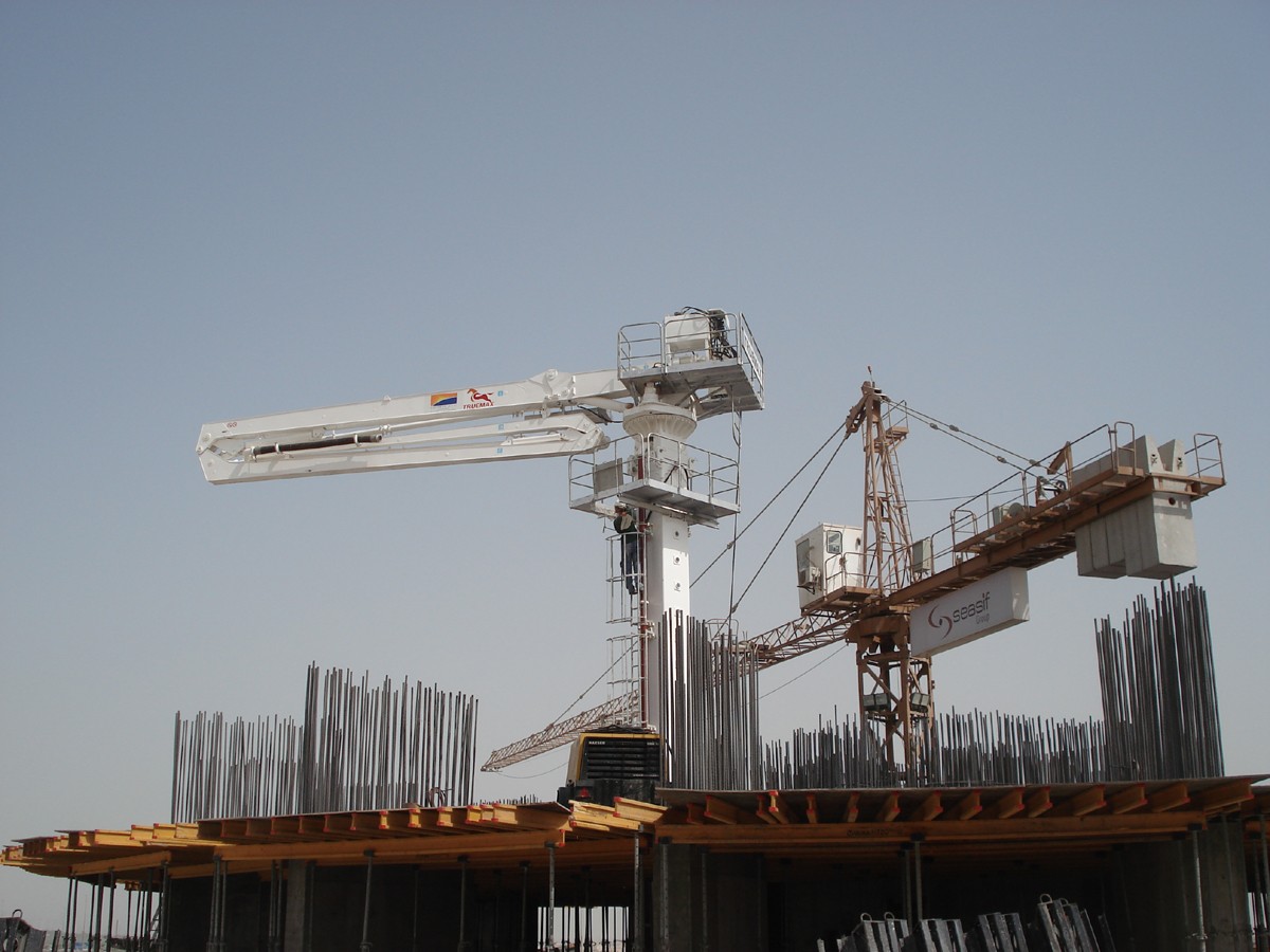 混凝土布料機(jī).jpg 混凝土布料機(jī).jpg