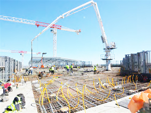 建筑工程必備機械，混凝土布料機。